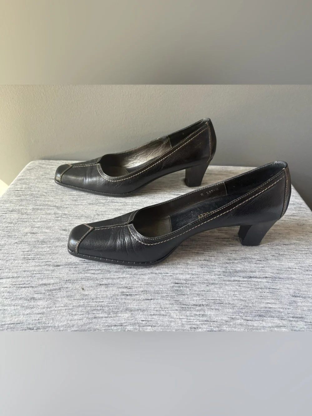 Roberto Capucci Black Leather Heels Made in Italy Size 7 AAA Narrow Classic Pump - Picture 5 of 9